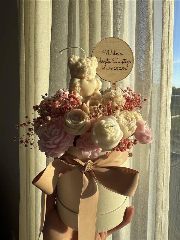 Bukiet z kwiatów z wosku sojowego ze spersonalizowaną tabliczką