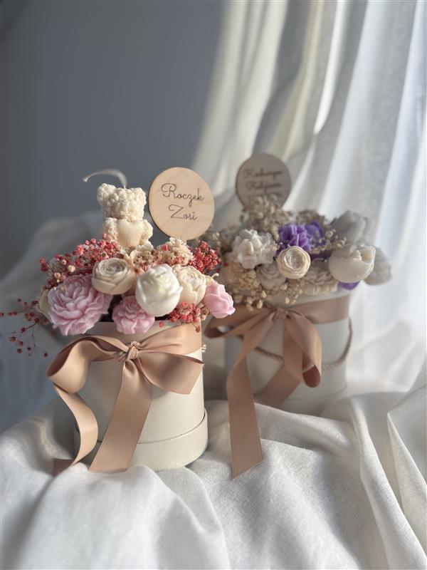 Bukiet z kwiatów z wosku sojowego ze spersonalizowaną tabliczką