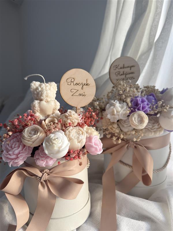 Bukiet z kwiatów z wosku sojowego ze spersonalizowaną tabliczką