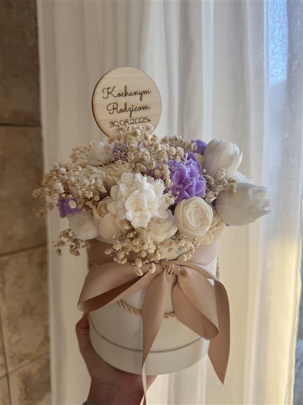 Bukiet z kwiatów z wosku sojowego ze spersonalizowaną tabliczką