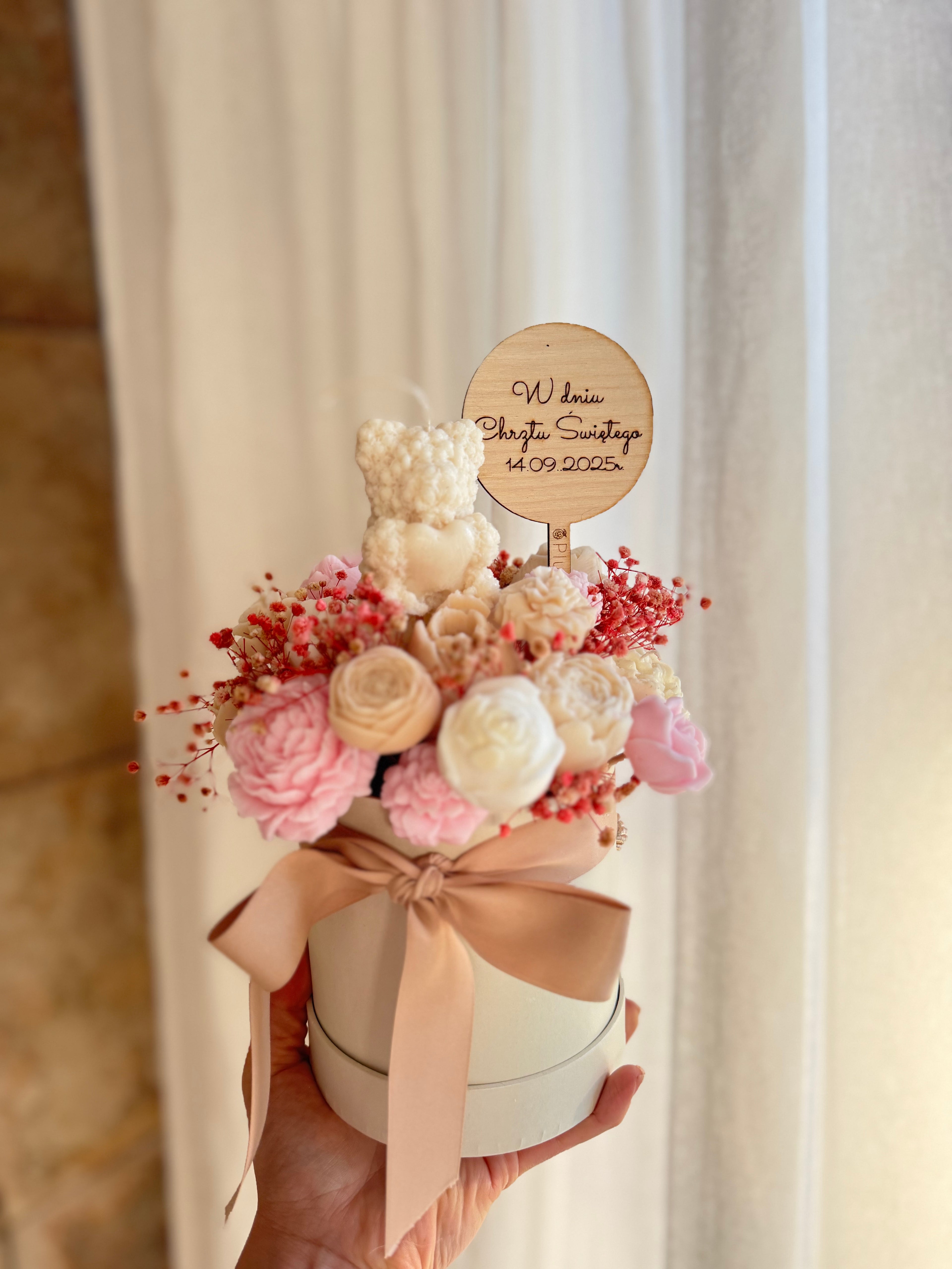 Bukiet z kwiatów z wosku sojowego ze spersonalizowaną tabliczką